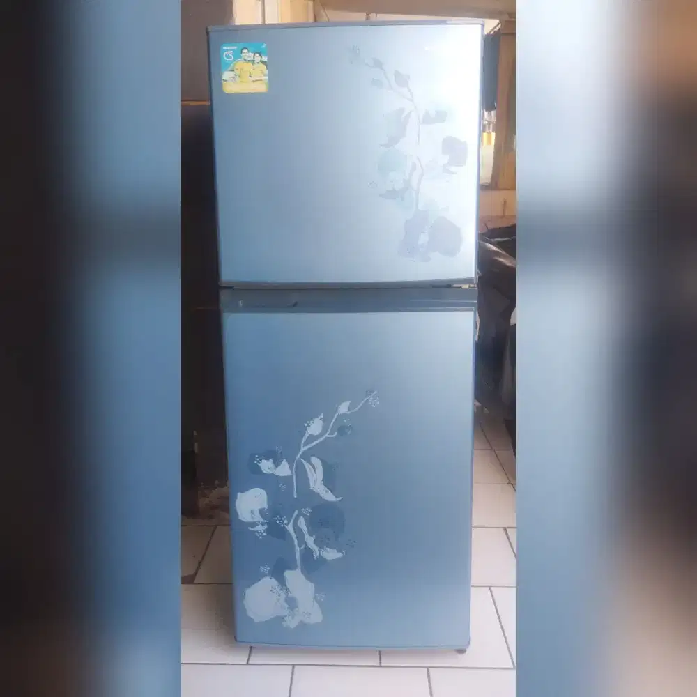 Kulkas 2 Pintu Sharp Normal Dingin Beku Barang Joss Istimewa Like New