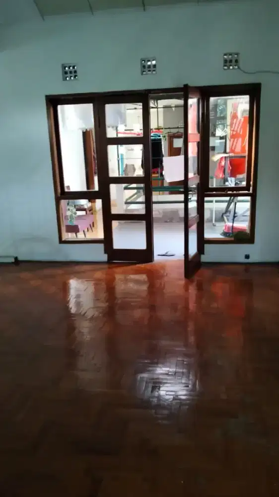 Rumah strategis kayu agung