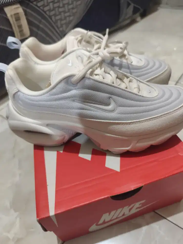 Sepatu olahraga nike