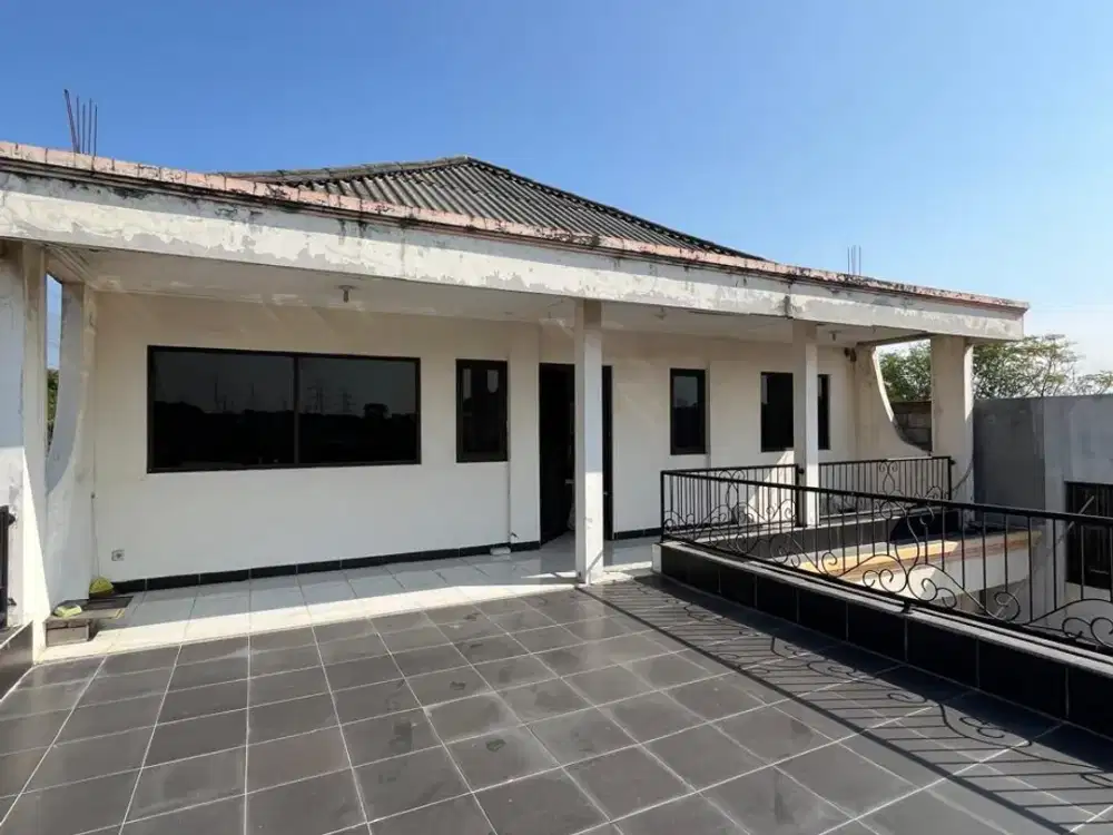 RUMAH DAN KANTOR MURAH 3 LANTAI DI JALAN VETERAN PUSAT KOTA GRESIK