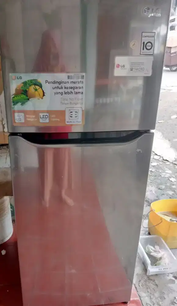 Dijual cepat kulkas dua pintu bisa nego tipis