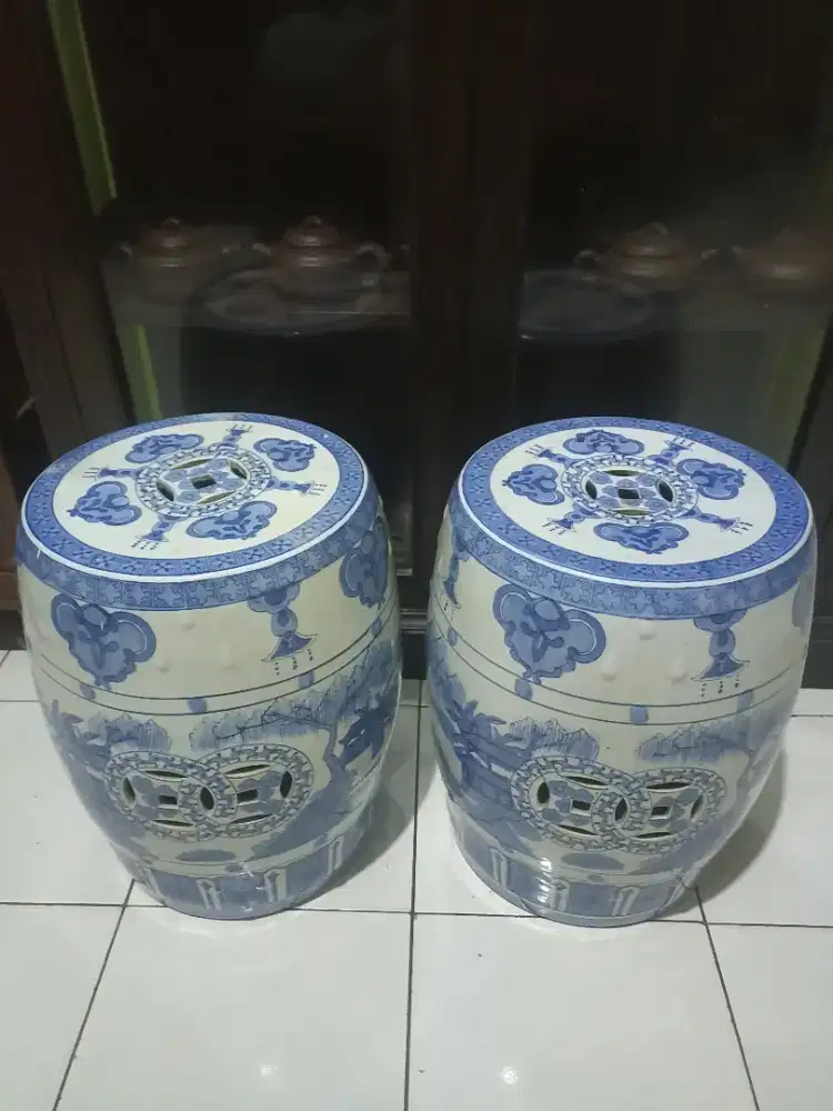 Tempat duduk porcelain