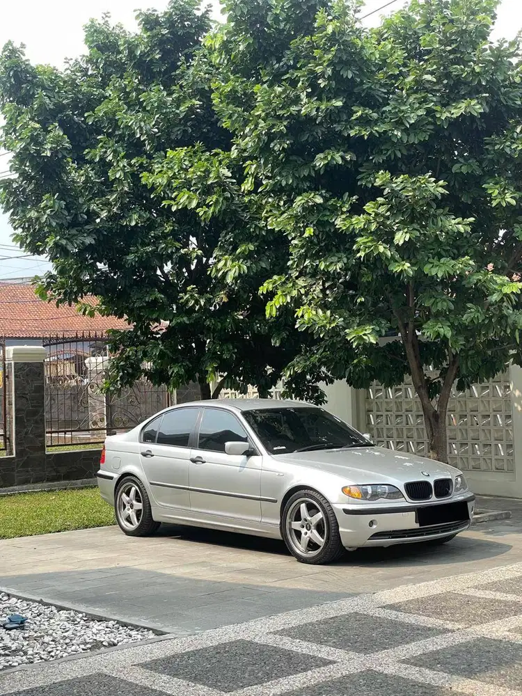 BMW 318i 2004 Bensin