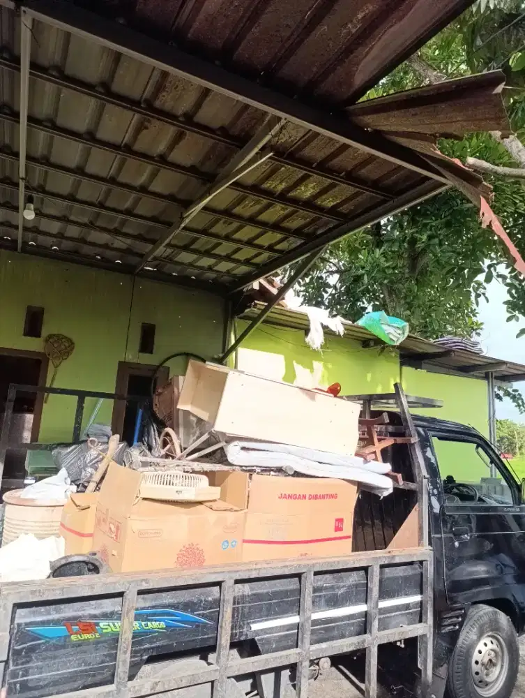 Buang puing puing Yogyakarta