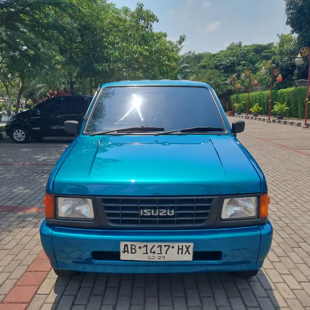 Isuzu Panther grand royale 2.5 1997 kategori original