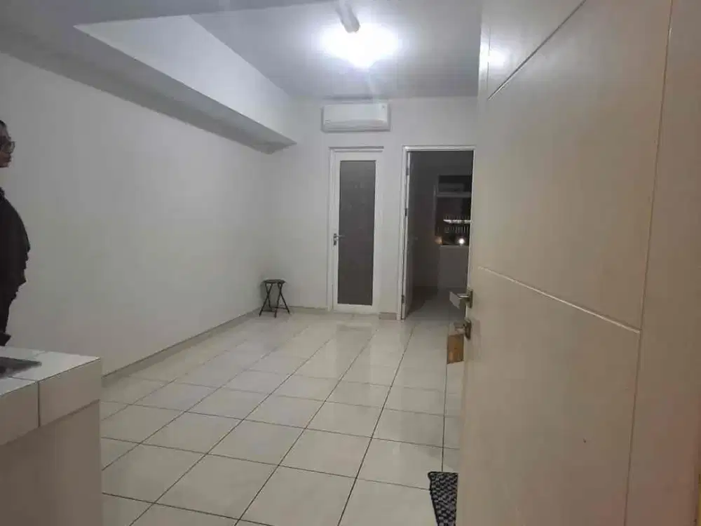 TERMURAH- Apt Springlake 3BR Summarecon Bekasi Selantai dgn Kolam Renang