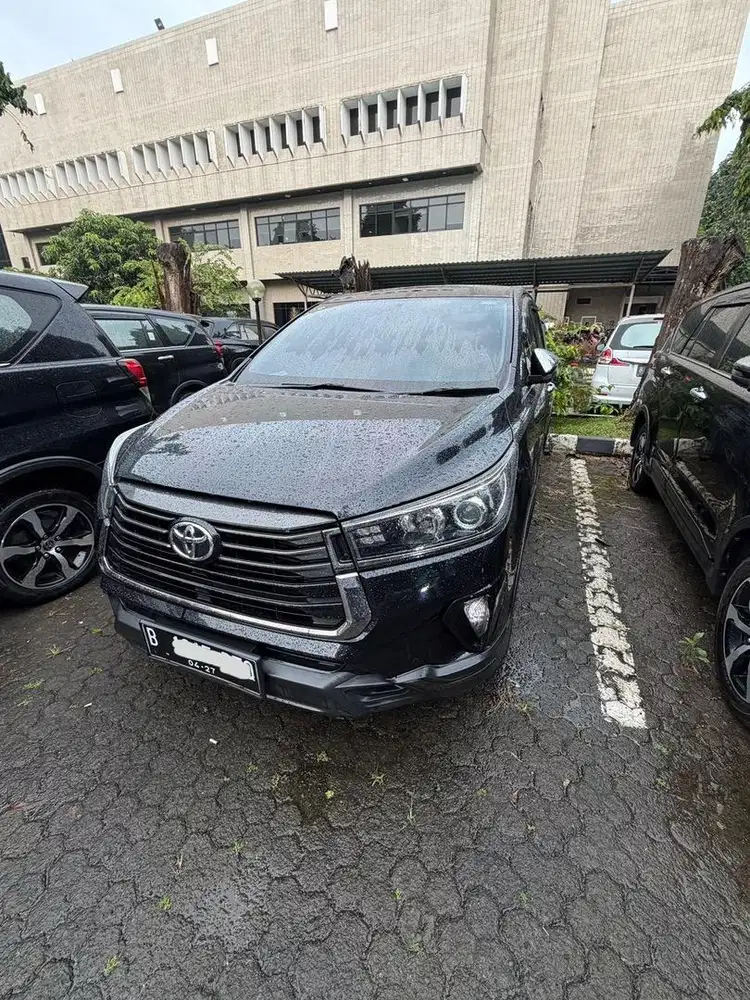 Toyota Innova Venturer Diesel Matic Tahun 2022 Warna Hitam