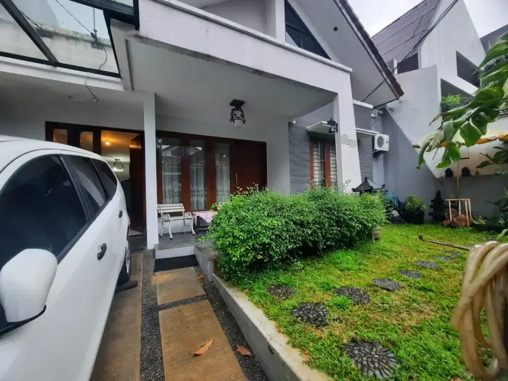 Dijual Rumah 1 1/2 Lantai di Lebak Bulus Indah. Unfurnished.