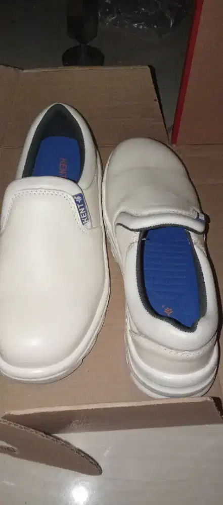 Sepatu safety merk kenz