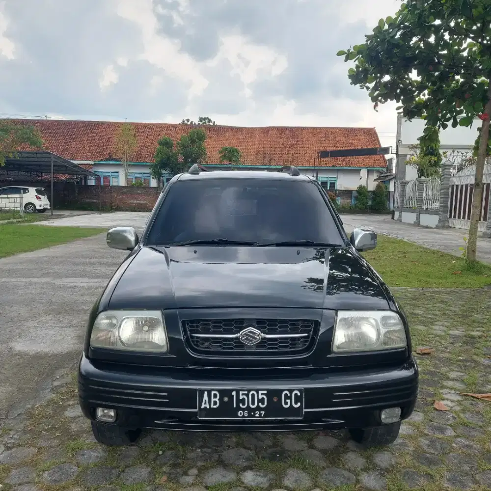 Suzuki escudo 1.6 manual th 2004 warna favorite