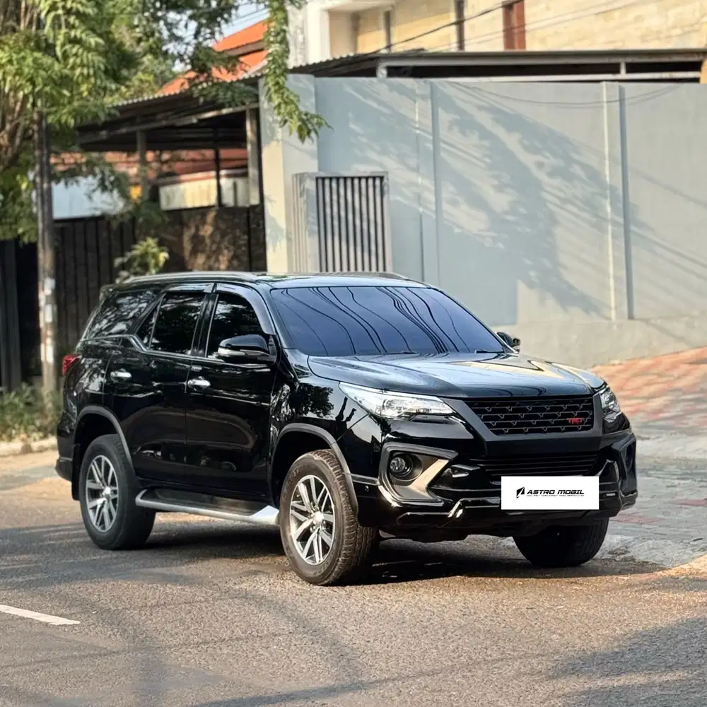 FORTUNER VRZ 2017 / 2016 Hitam Matic Bagus Murah Kredit Bekas Surabaya