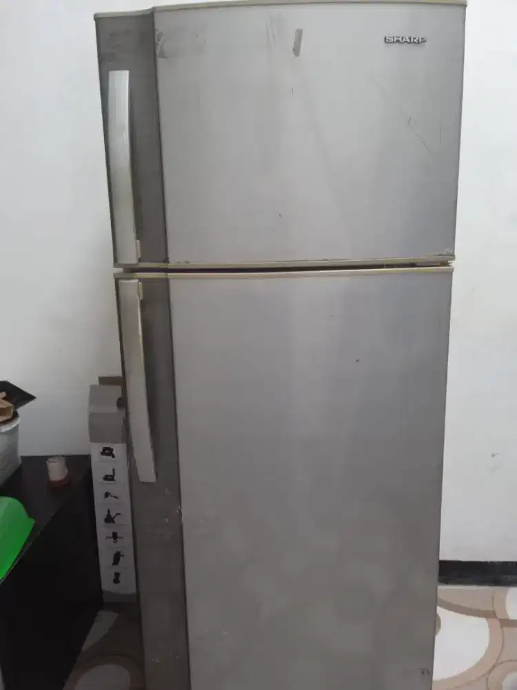 Kulkas sharp 2 pintu