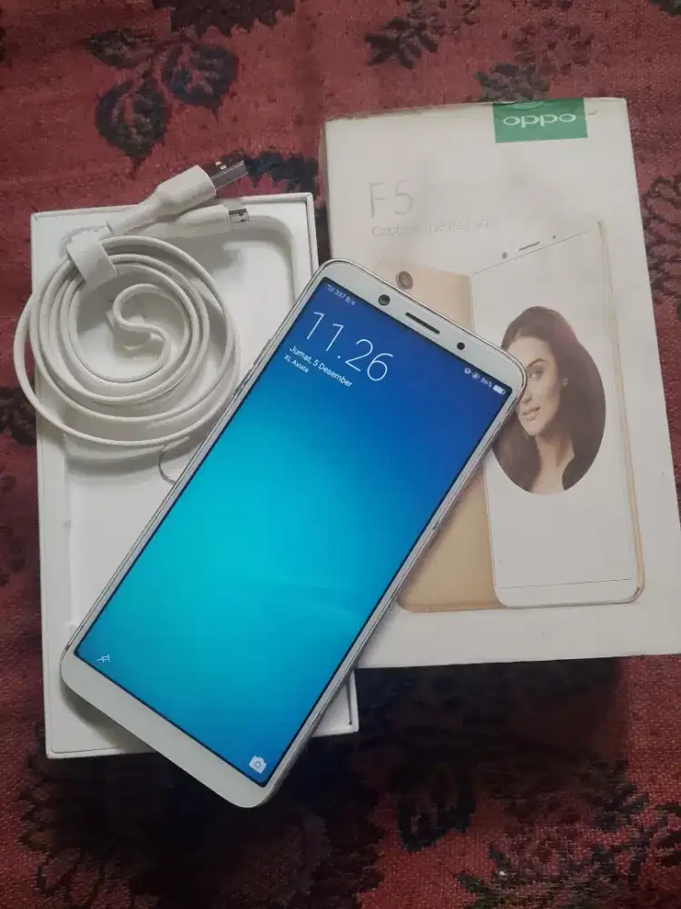 Oppo f5 Ram 4/64 hp kabel data dan kotak