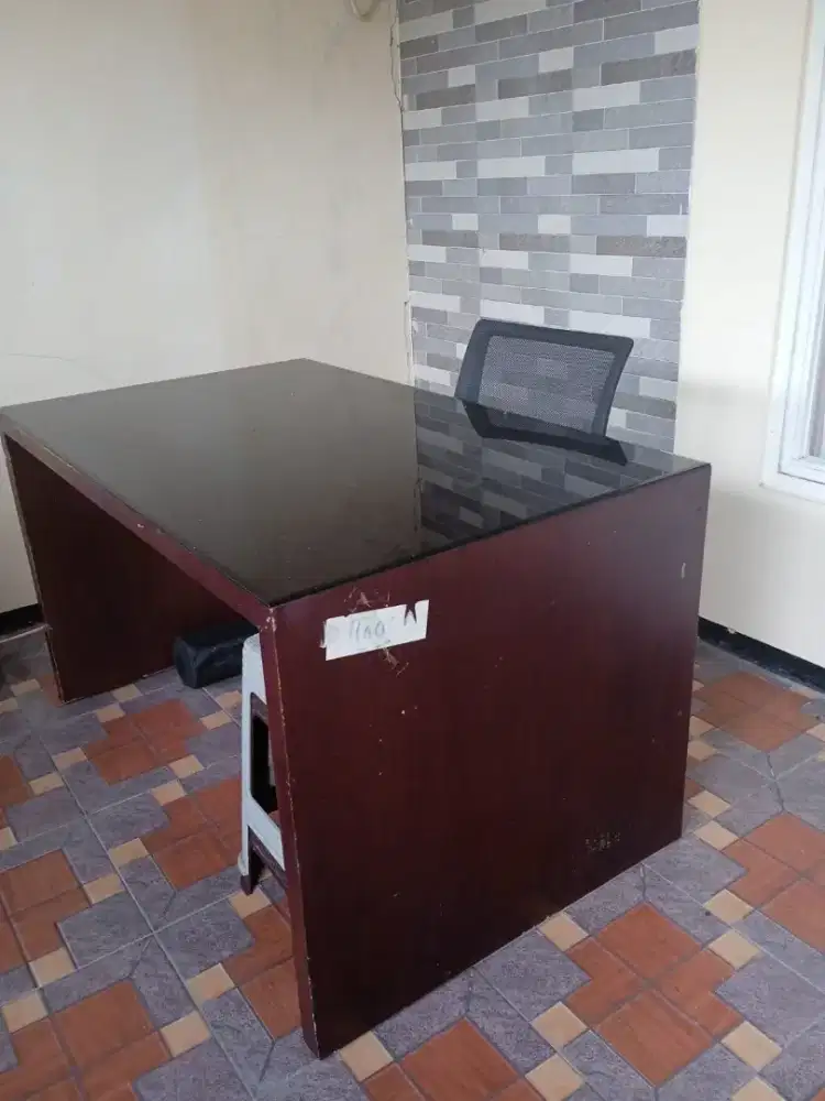 Meja kayu kondisi bagus