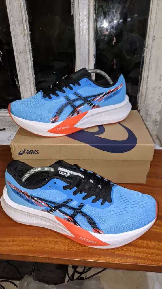 Sepatu running size 44