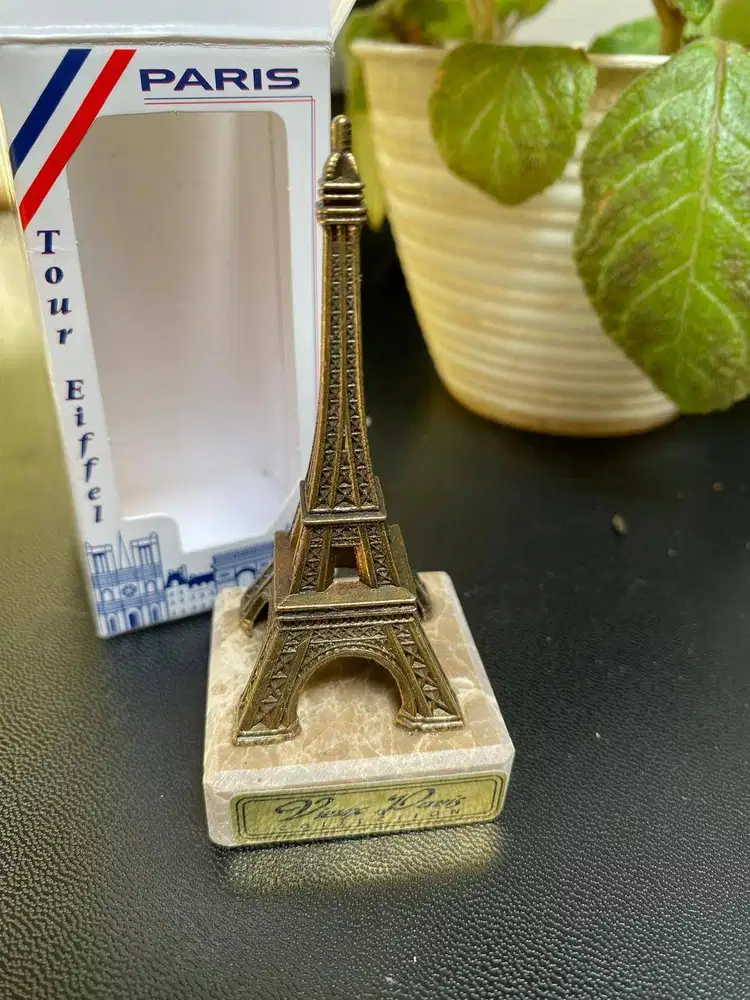 MINIATUR EIFFEL TOWER – SOUVENIR PARIS - VIEUX PARIS COLLECTION – BARU