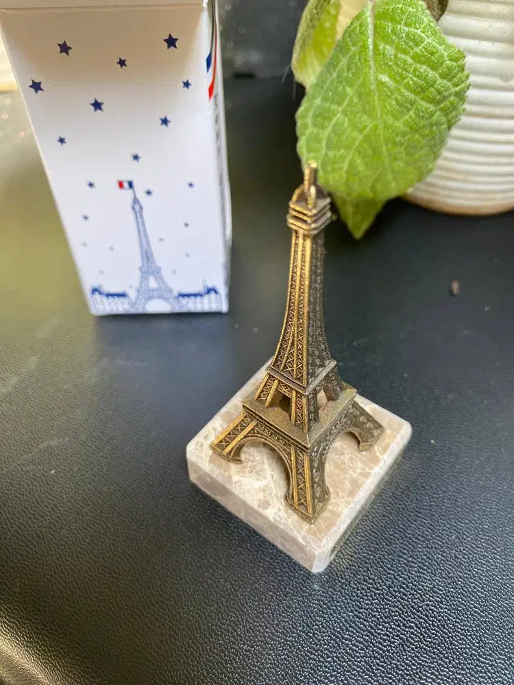 SOUVENIR PARIS - MINIATUR EIFFEL TOWER – VIEUX PARIS COLLECTION – BARU