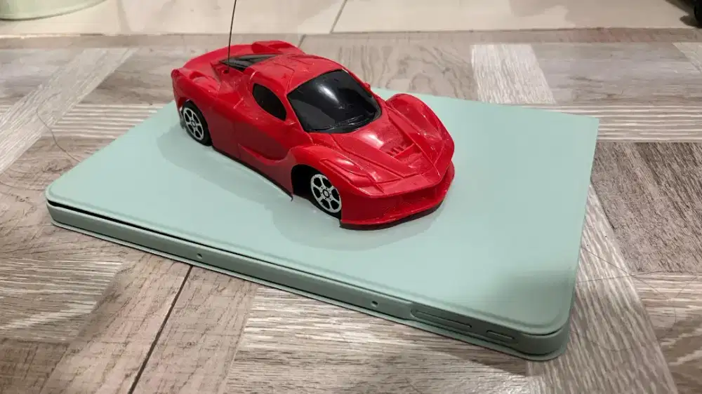 Mobil remot bekas dengan visual menarik