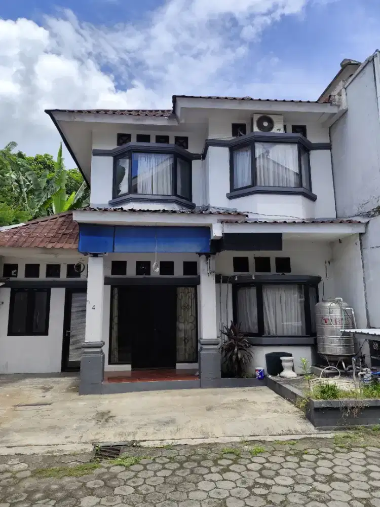 Disewakan rumah dekat Living world mall