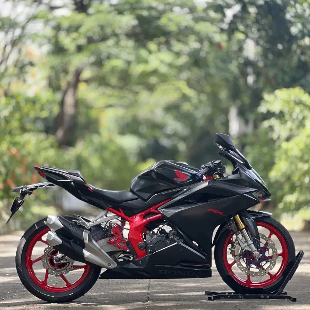 HONDA CBR250RR NON ABS BLACK 2018 KM 8K PAJAK ON FULL MULUS