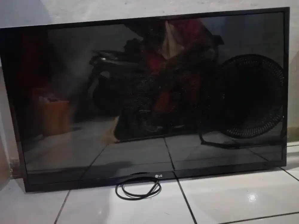 Tv led merk LG 32inc second pecah layar