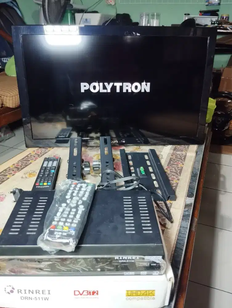 Tv Polytron 24inch + STB + Breket