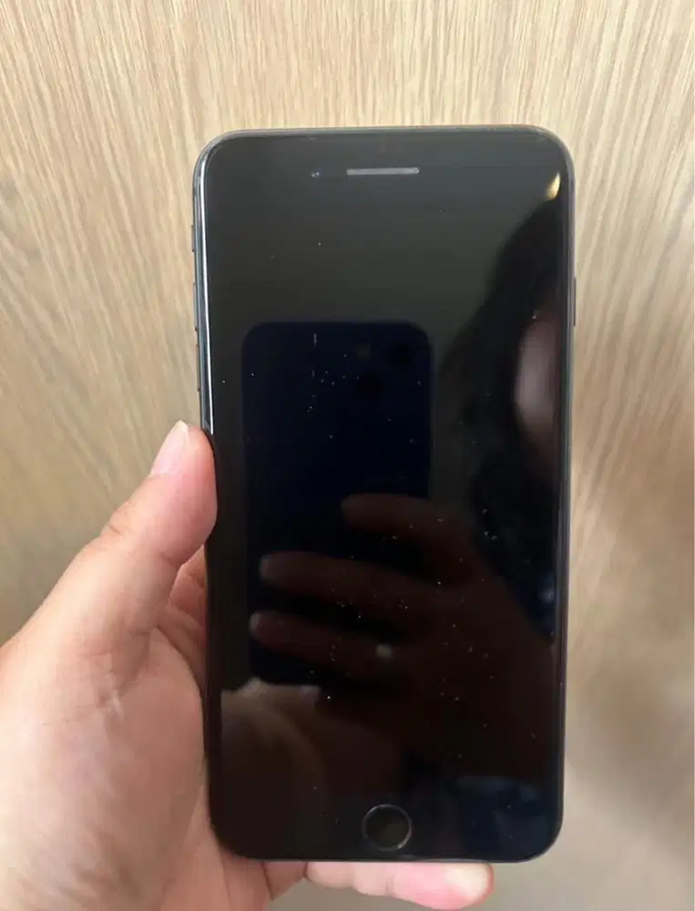 Iphone 8 plus 64 GB Hitam