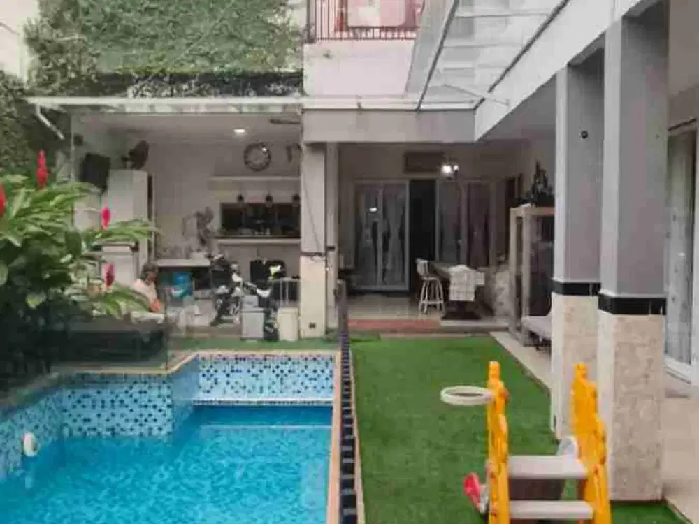 rumah mewah dengan kolam renang daerah condongcatur dekat kampus amikom