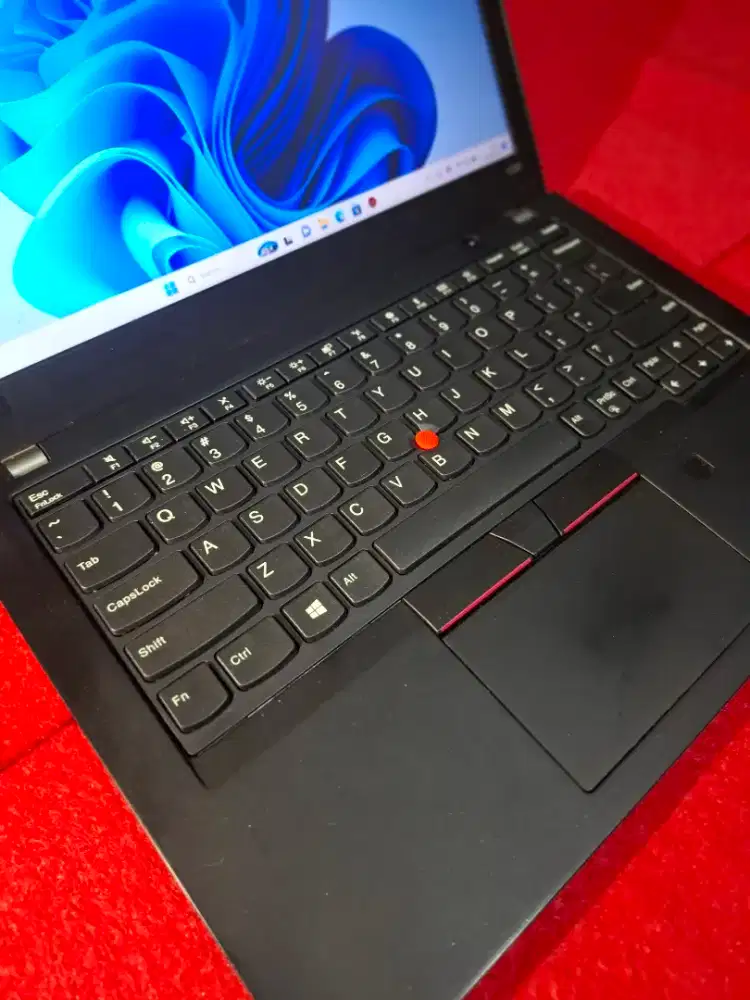 Lenovo thinkpad X280 i5 Gen 7 Touscren Ram 8