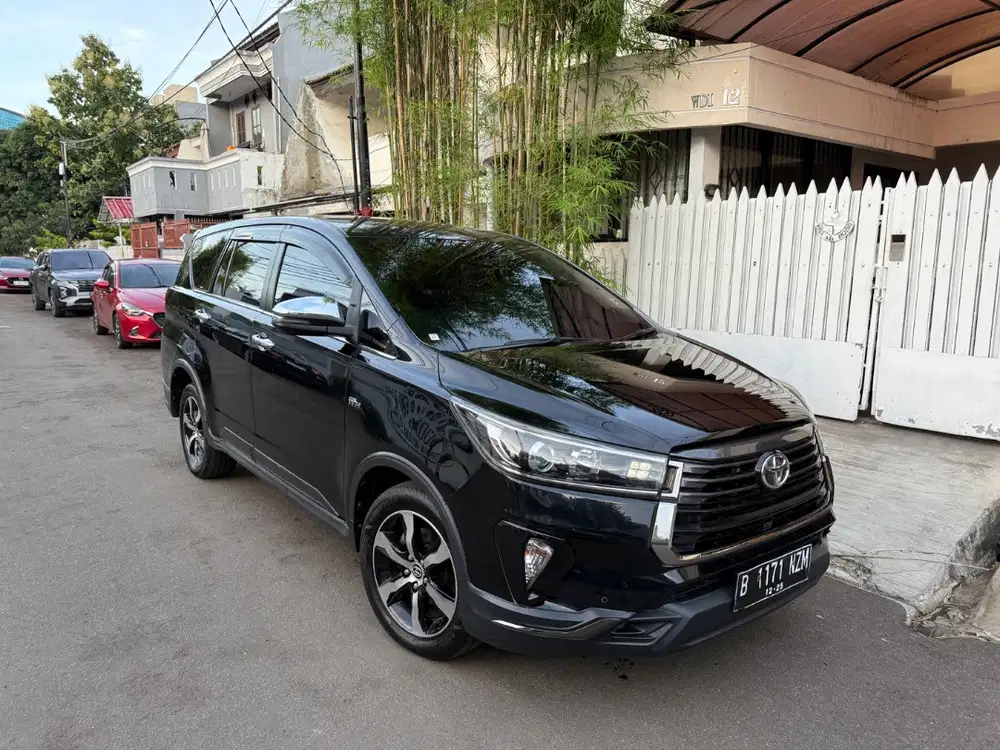 Toyota Innova Venturer 2020 AT Facelift
