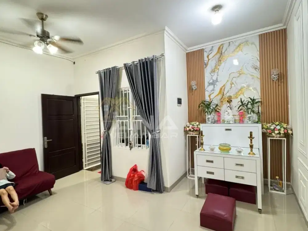 ANA RUMAH NYAMAN TERAWAT LT.70M DI DALAM GANG JELAMBAR