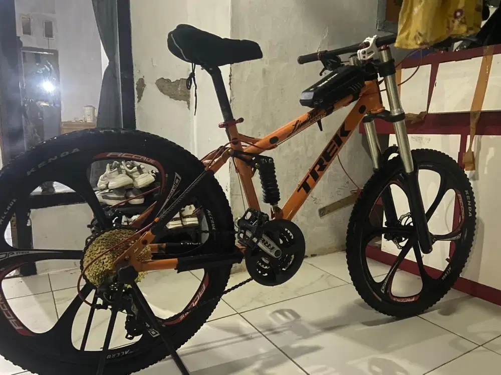 Sepeda fullsus siap trabas dan ngaspal anti penyok ukuran 26