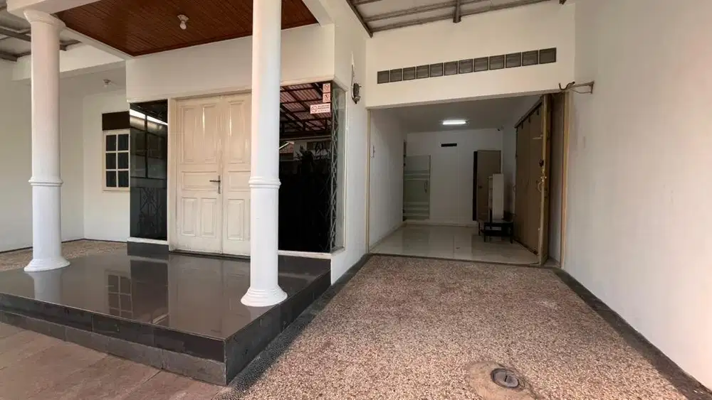 Rumah siap huni 2 lantai Taman Holis Indah 1 Kota Bandung