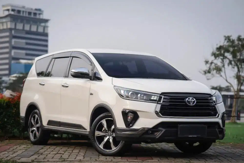 Toyota Kijang Innova Venturer Putih 2020