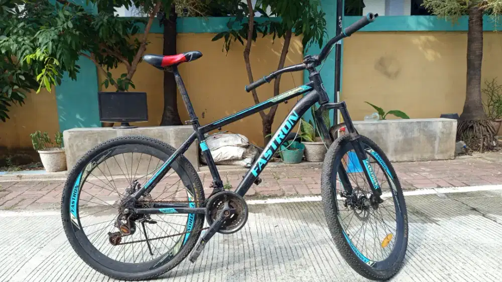 SEPEDAH FASTRON BEKAS