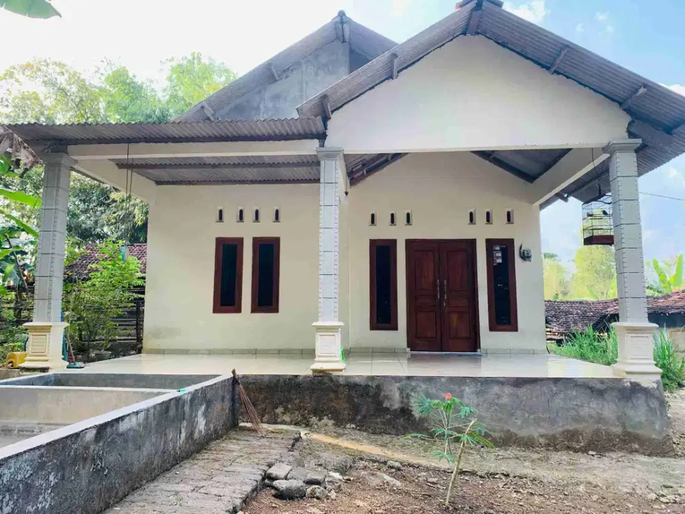 Rumah dijual Siap Huni Edisi Butuh Uang Murah Pekarangan Strategis