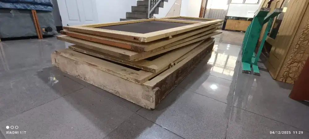 pintu kayu kasa nyamuk