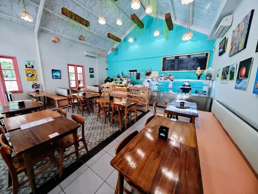 DISEWAKAN RUMAH KOMERSIAL EX CAFE STRATEGIS UNTUK USAHA BISNIS RESTO DLL