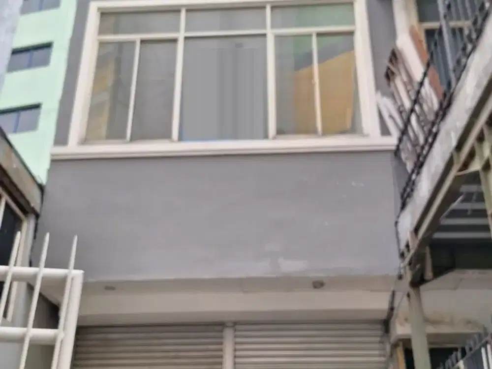 Ruko Cikini 84m 3 lantai, super murah, strategis