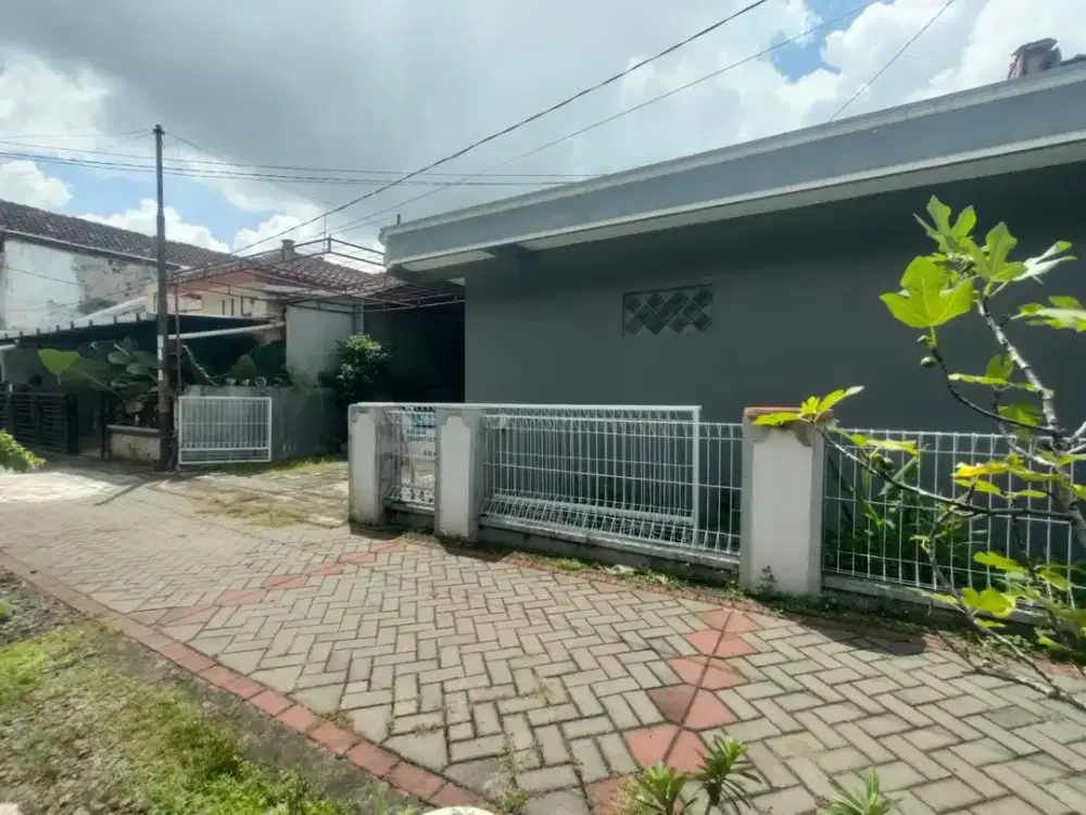 RUMAH KLASIK LUAS LINGKUNGAN NYAMAN AREA GEDONGKUNING YOGYAKARTA