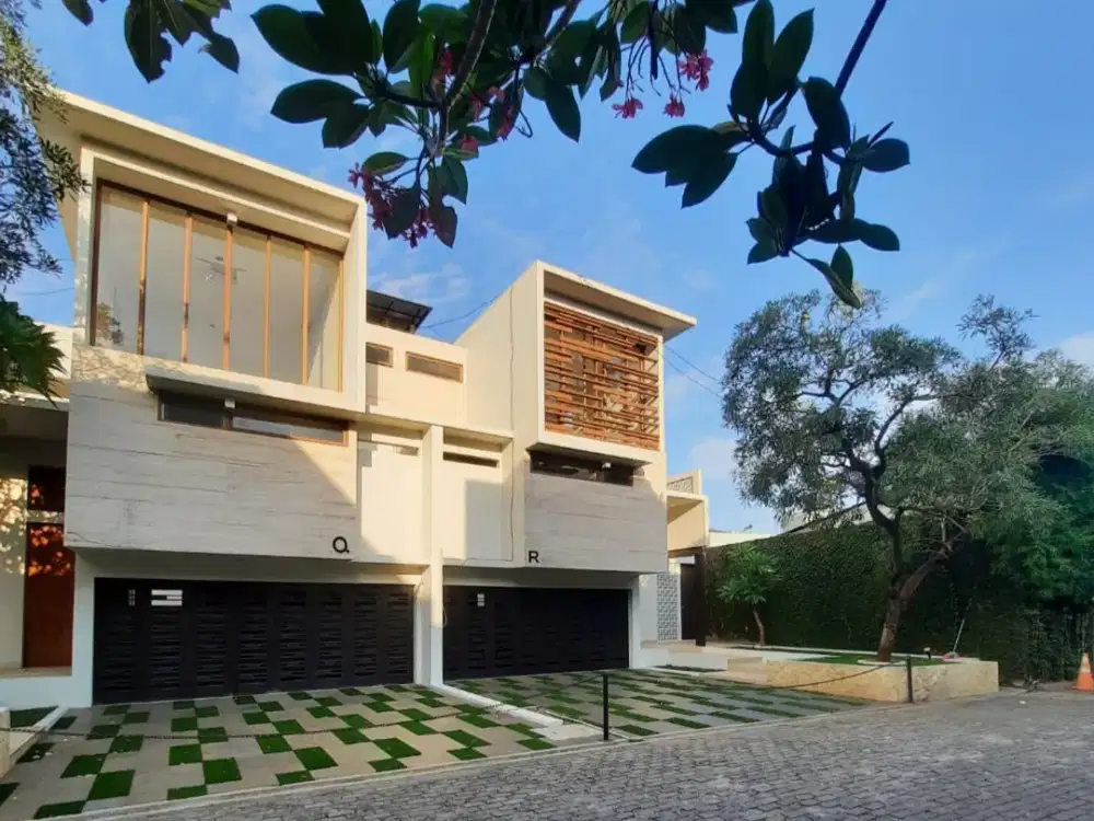 Luxury Townhouse Ampera Jakarta Selatan – LT Besar & Kolam Renang Pribadi F02