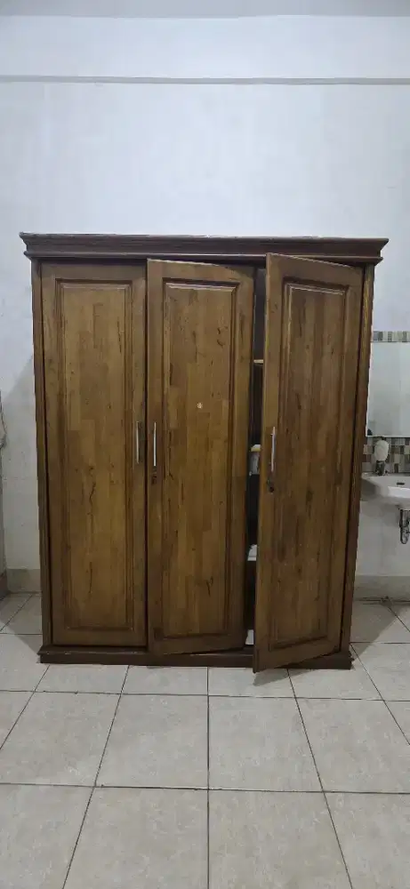 Lemari Kayu 3 Pintu