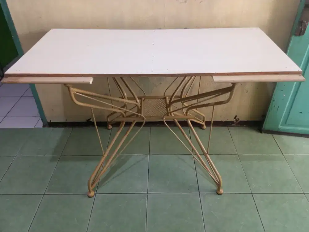 Meja serbaguna kaki besi copotan