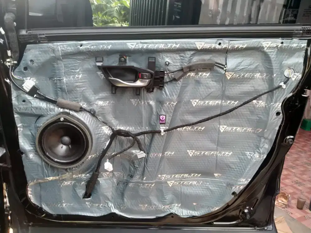 Peredam kedap suara mobil home service