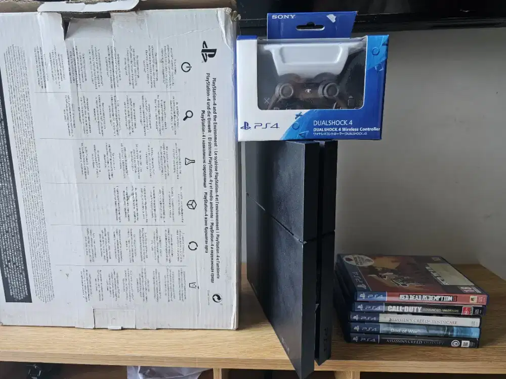 PlayStation 4 Slim 1TB + 1 Stik + 5 Kaset Ori – Kndisi Mulus, Dgn Box