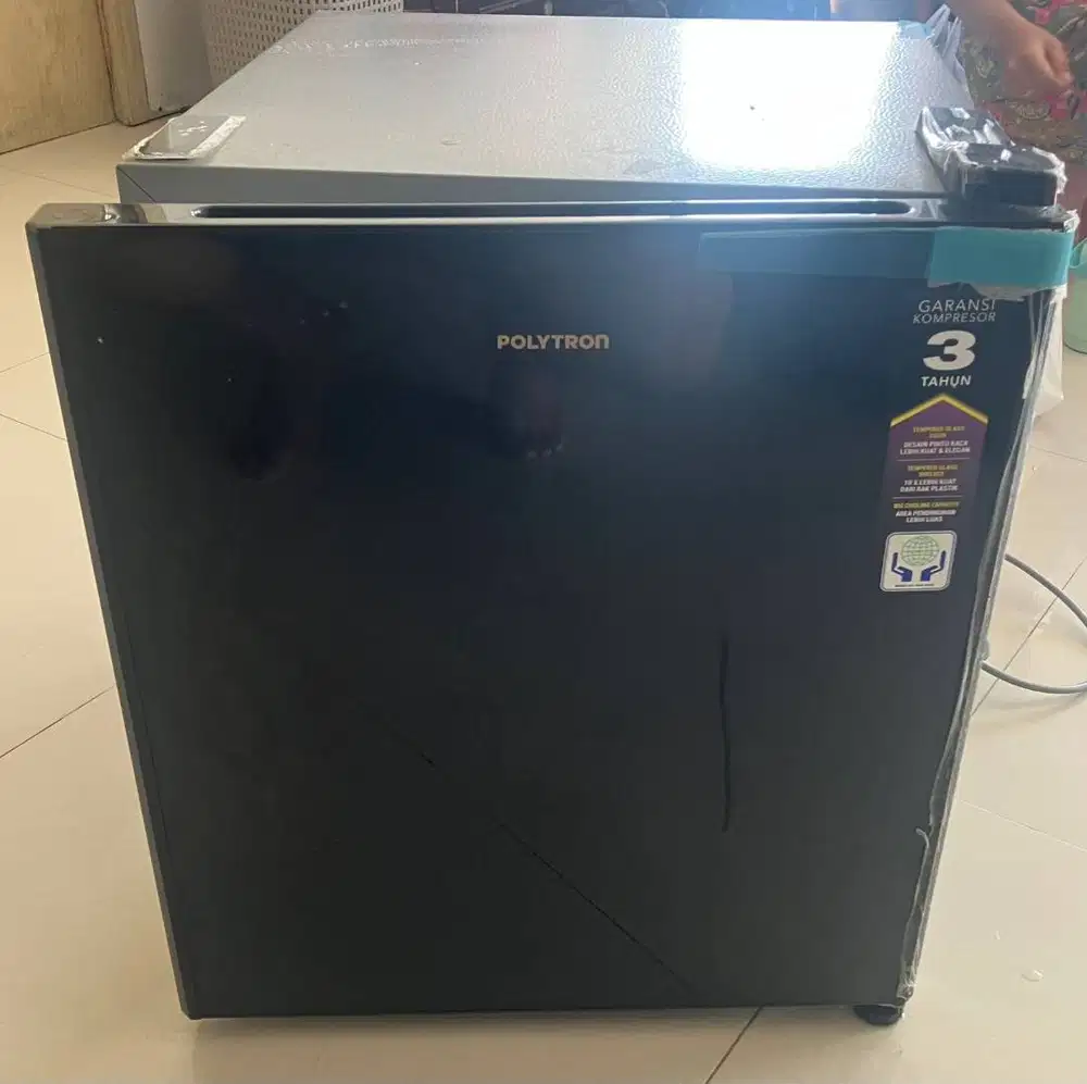 Kulkas Mini polytron PRH 51-X