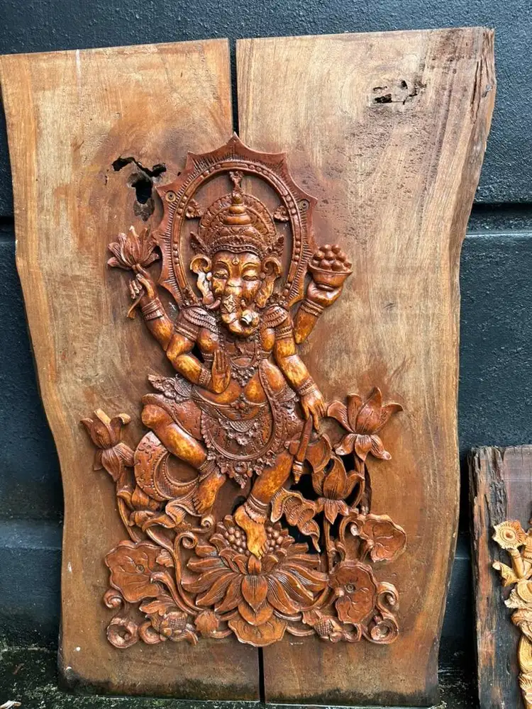 Ukiran kayu/ pahatan kayu dekorasi