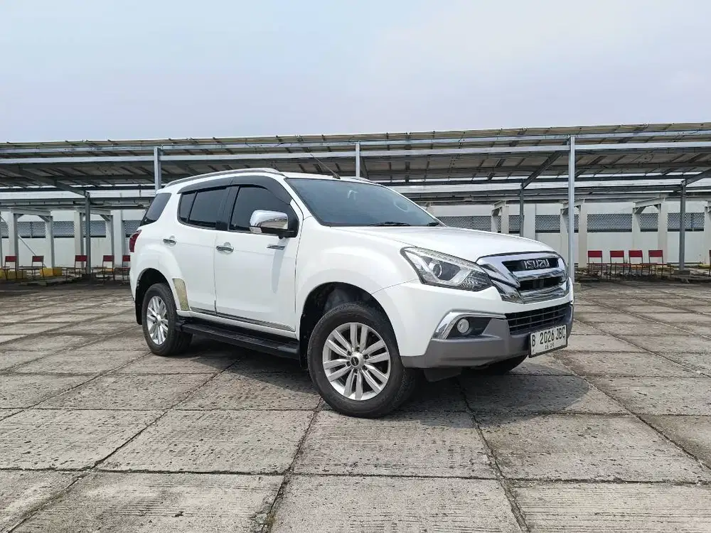 Isuzu Mux 2.5 AT. Premiere. Tahun 2019. Putih. Low km. Perfect cond