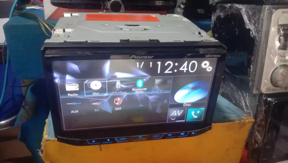 Double Din Pioneer AVH-X5750BT Bekas