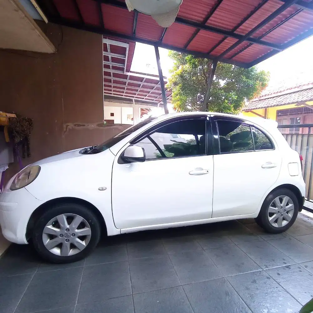Nissan March L AT 2012 Putih